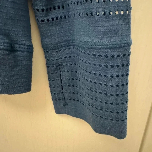 Studio by energy zone blue eyelet long sleeve athletic workout top size medium - Picture 4 of 8